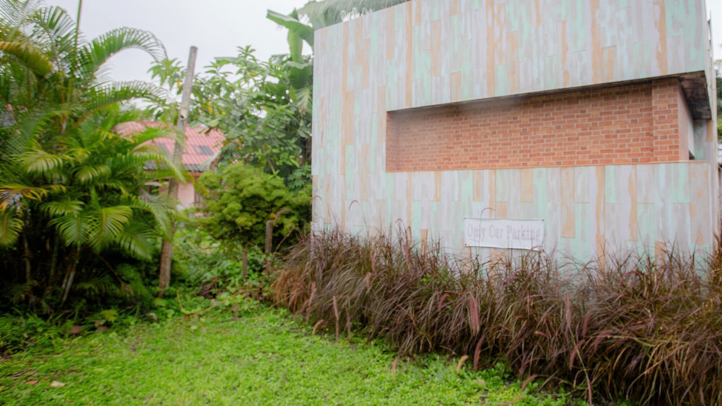https://amantralakeview.websmart.asia/wp-content/uploads/2025/09/Amantra-Lake-View-Resort-Car-Park.jpg